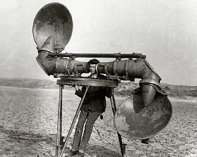 Audio aircraft detection device
